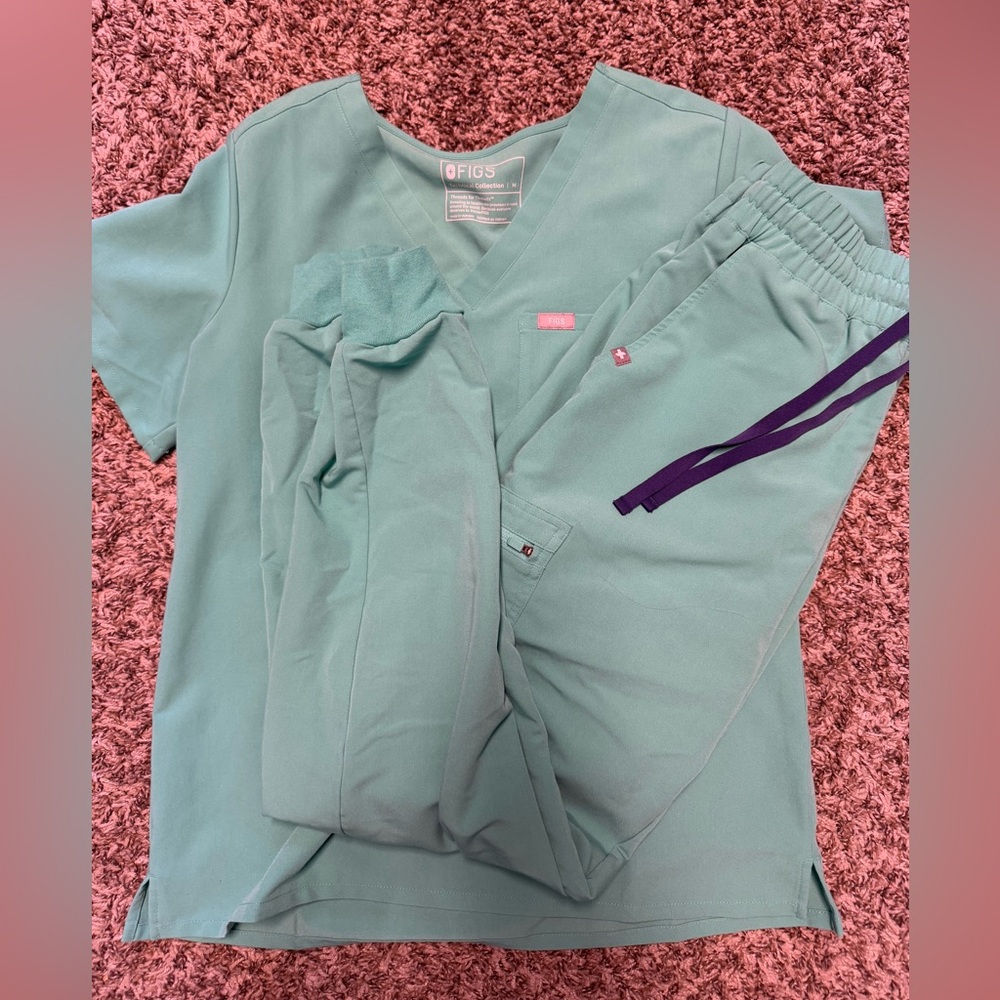 Figs aqua scrub set. Medium tall.